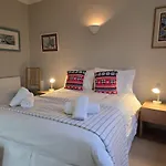 Cosy And Quiet Garden Flat
