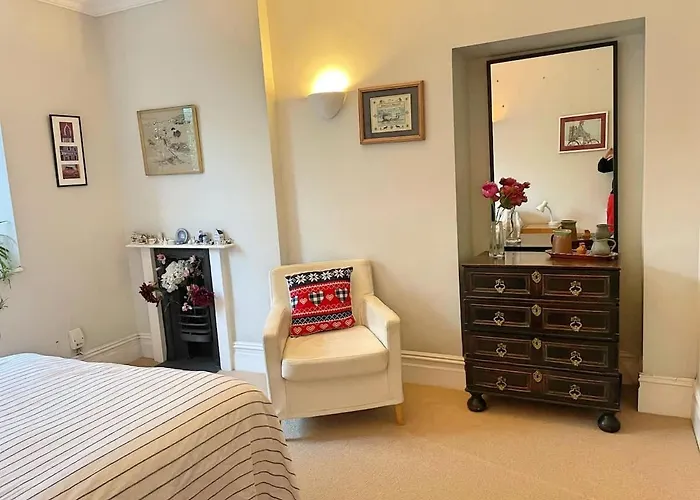 Cosy And Quiet Garden Flat